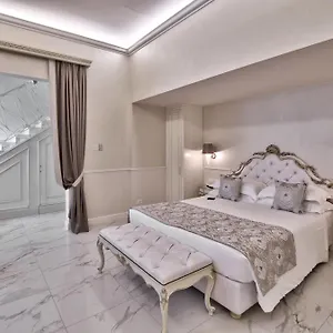 The Moon Boutique & Hotell